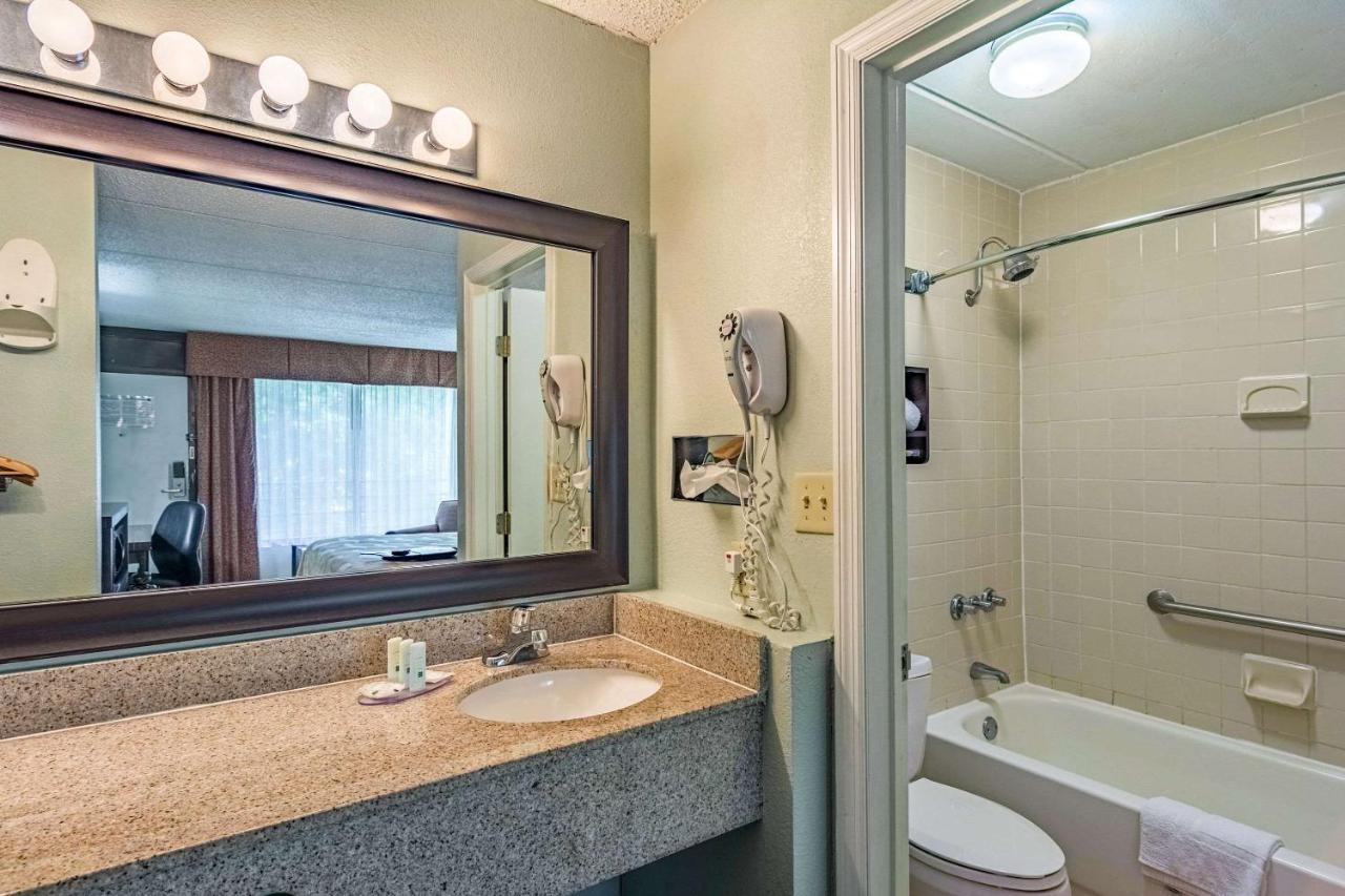 Quality Inn Columbus Near Fort Benning Εξωτερικό φωτογραφία