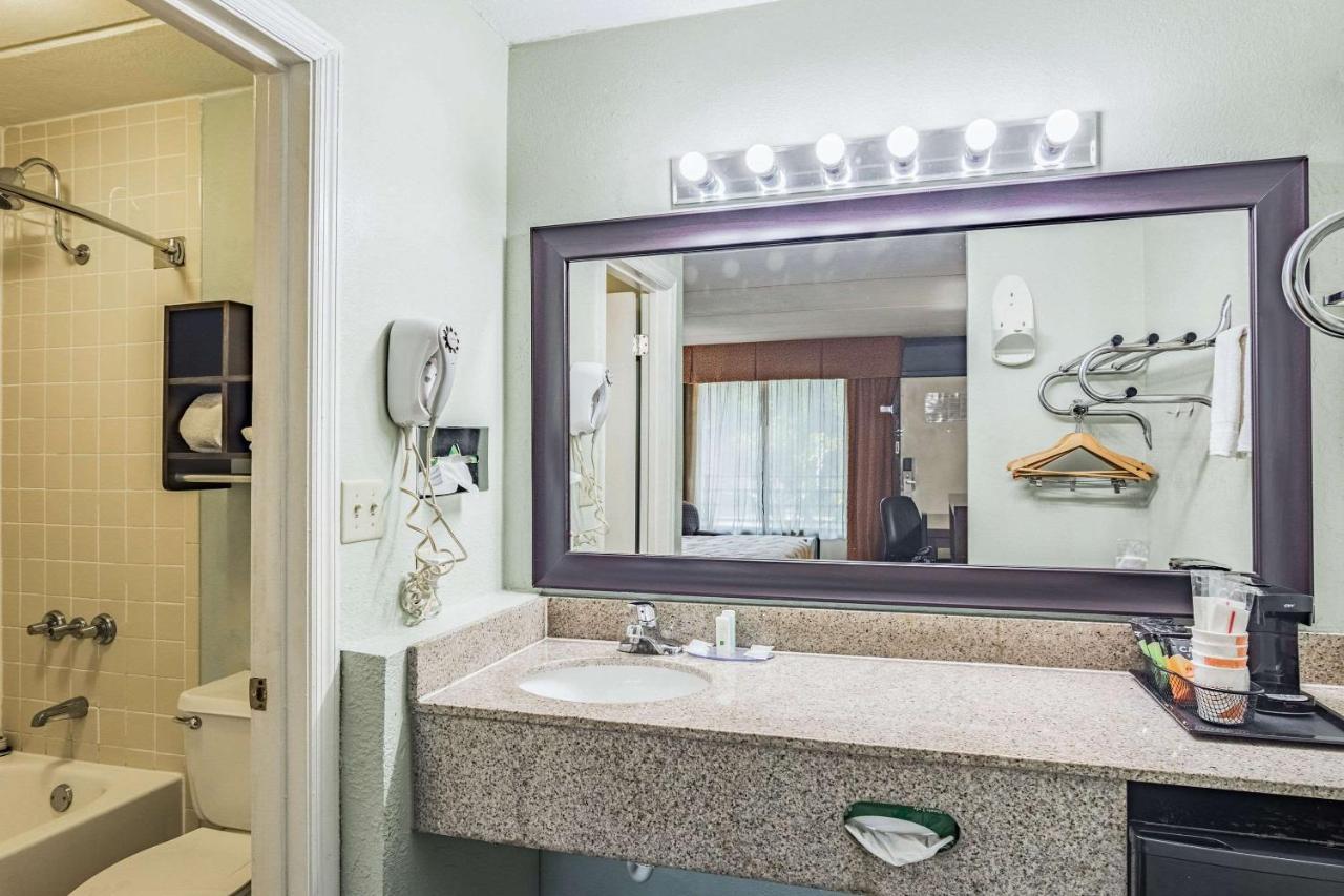 Quality Inn Columbus Near Fort Benning Εξωτερικό φωτογραφία