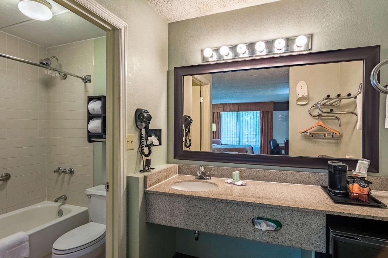 Quality Inn Columbus Near Fort Benning Εξωτερικό φωτογραφία